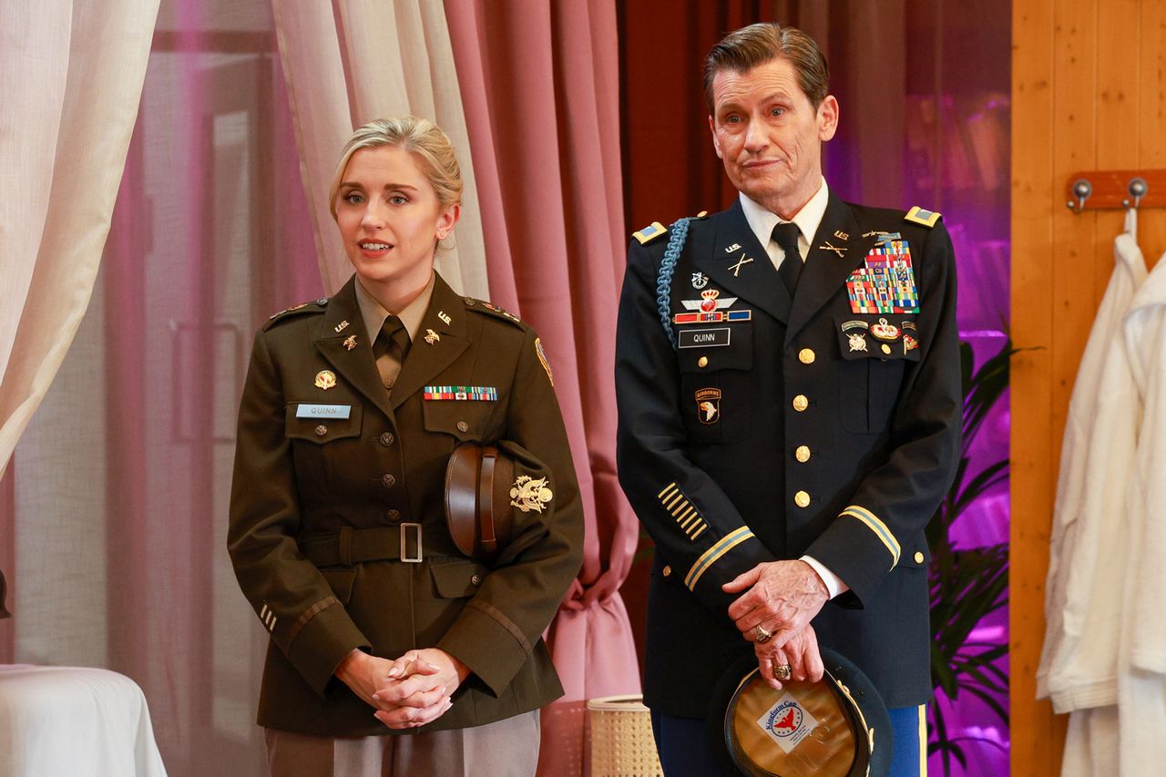 Taylor Misiak and Denis Leary in 'Going Dutch'.Credit: Lorraine O'Sullivan/FOX