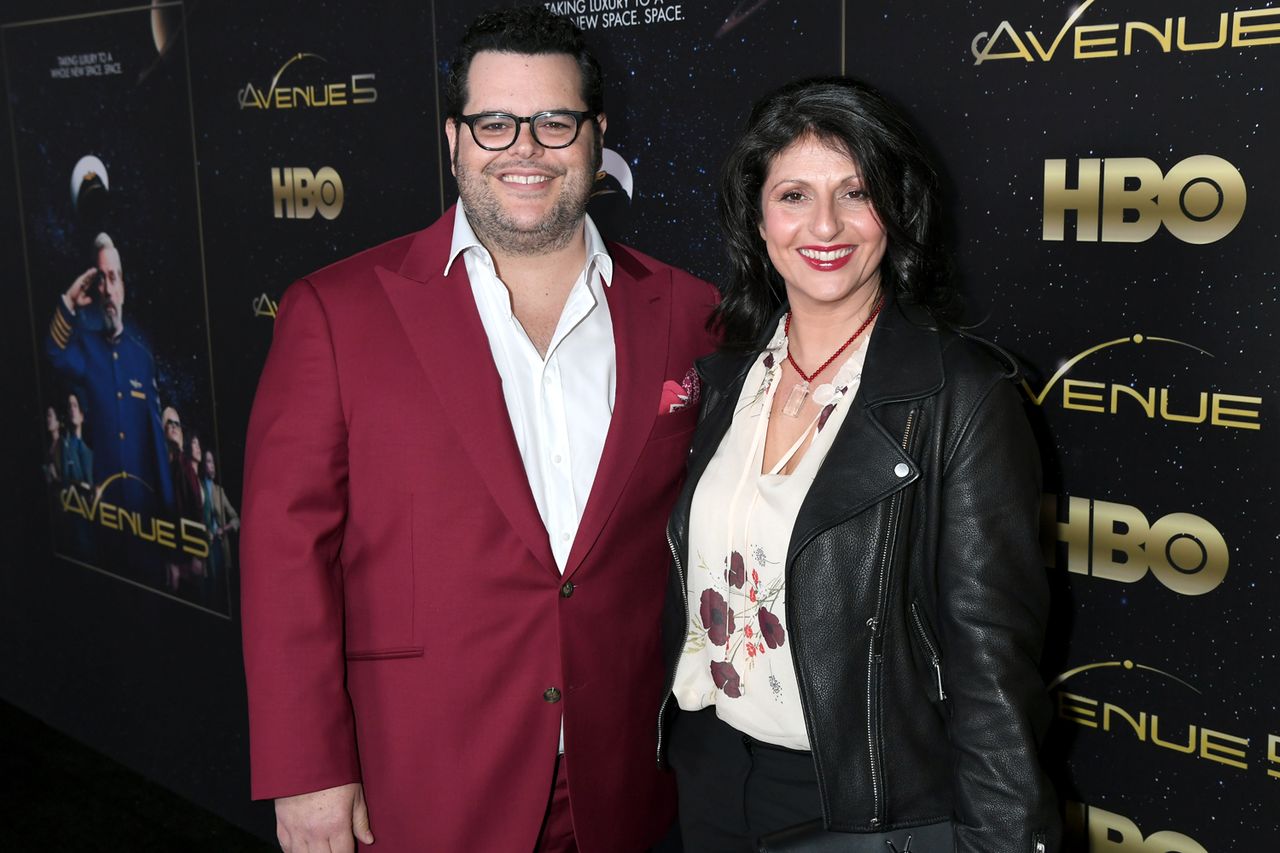 Josh Gad and Ida DarvishCredit: Jeff Kravitz/FilmMagic for HBO