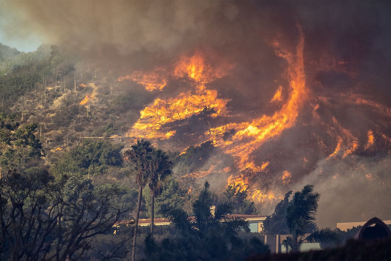 The Palisades fire burns near homes in Pacific Palisades on Tuesday, January 7, 2025.Credit: Hans Gutknecht/MediaNews Group/ Los Angeles Daily News via Getty