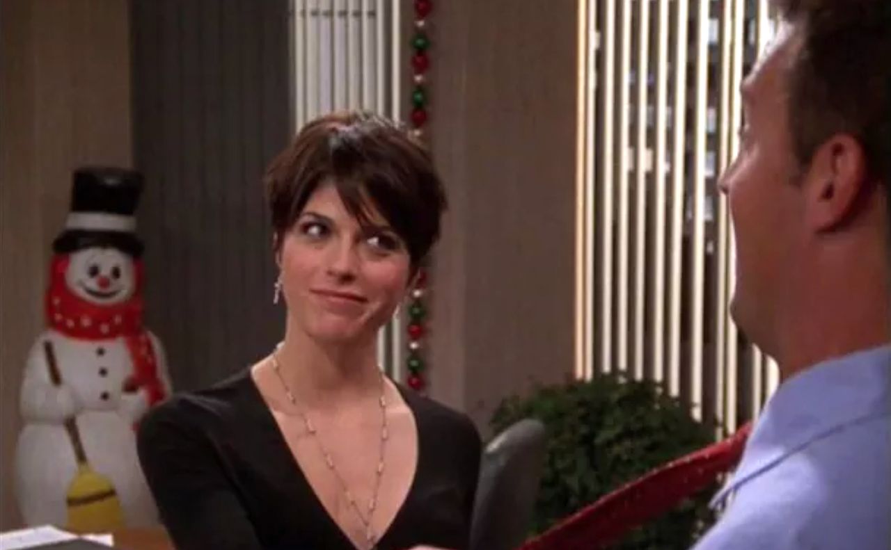 Selma Blair as Wendy and Matthew Perry as Chandler Bing on 'Friends'Credit: Warner Bros. Television