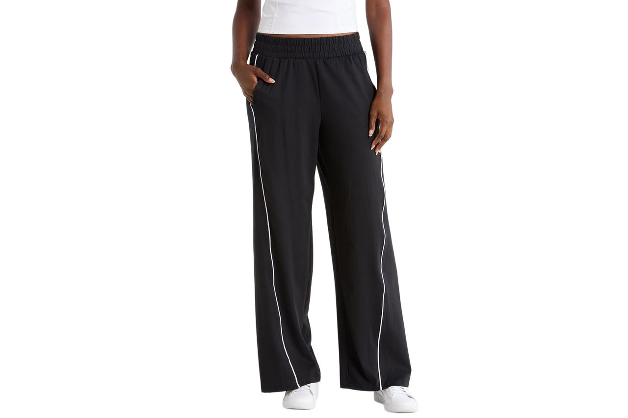 YOGALICIOUS Luxe Contrast Piping Wide Leg Pants Credit: Nordstrom Rack