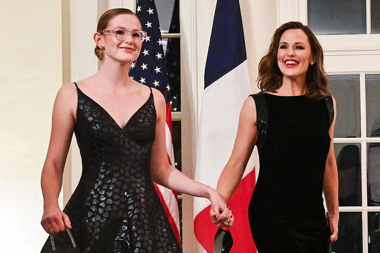 US actress Jennifer Garner and her daughter Violet Affleck arrive at the White House to attend a state dinner honoring French President Emmanuel Macron, Jennifer Garner and her daughter Violet Affleck arrive at the White House to attend a state dinner honoring French President Emmanuel Macron, in Washington, DC, on December 1, 2022.Credit: Roberto Schmidt/AFP via Getty