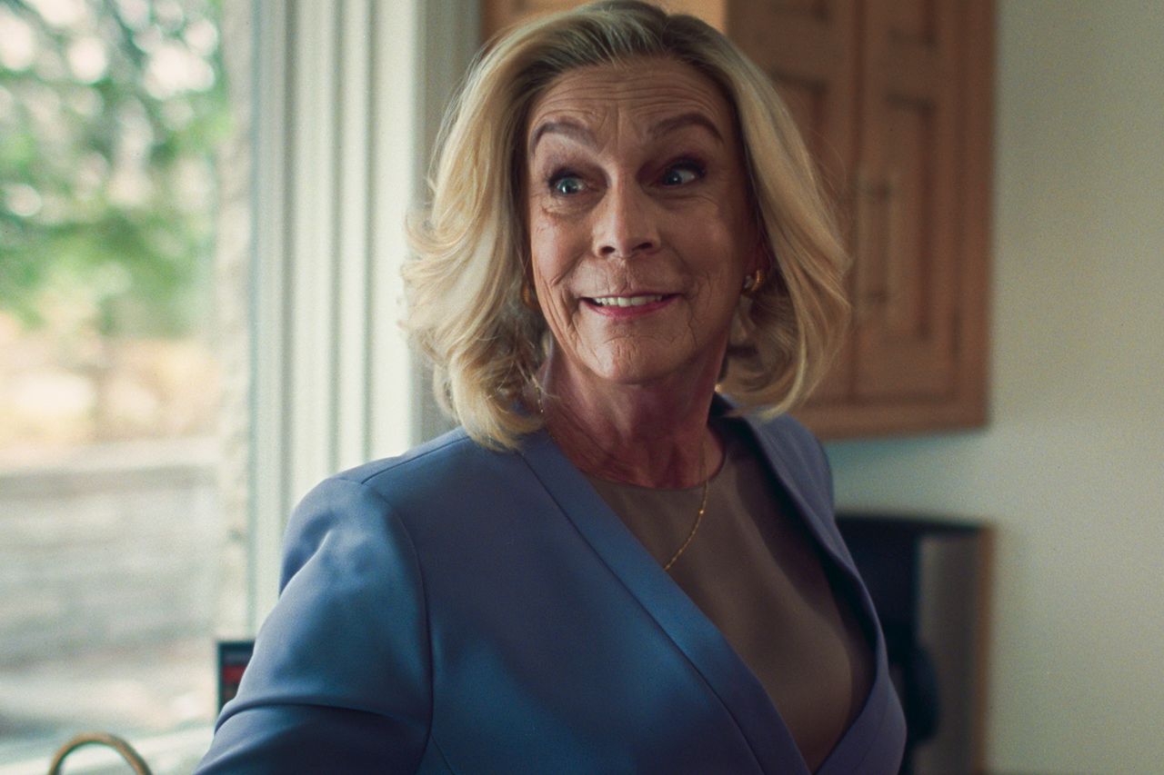 Jamie Lee Curtis in 'The Bear.'Credit: FX