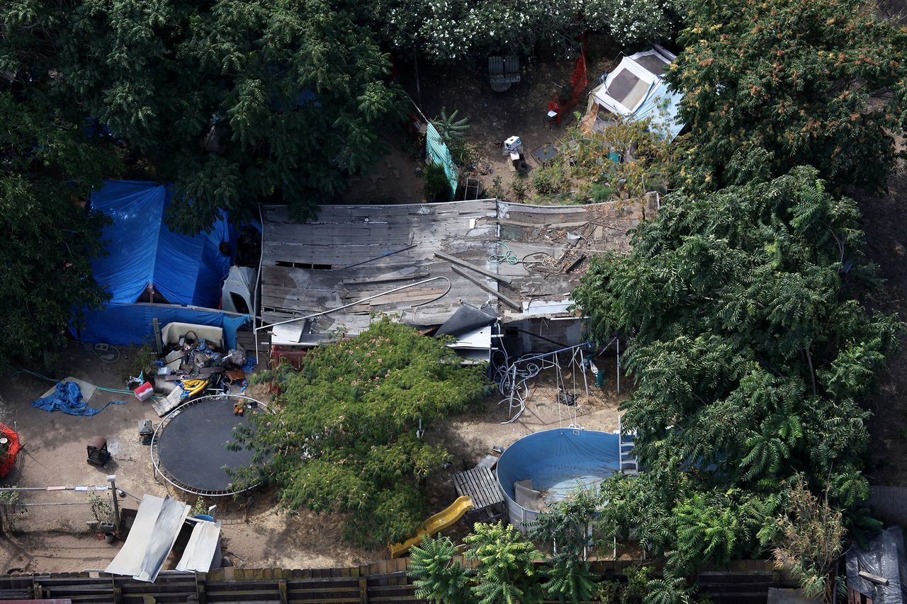 Tarps, tents and a wooden structure are seen in the backyard of alleged kidnapper Phillip Garrido on August 28, 2009. Tarps, tents and a wooden structure are seen in the backyard of alleged kidnapper Phillip Garrido on August 28, 2009.Credit: Justin Sullivan/Getty
