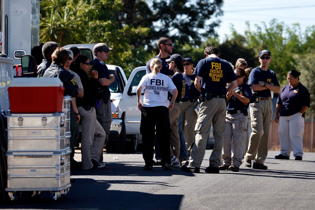 A team of FBI investigators prepares to search a home for clues in the 18-year-old kidnapping case of Jaycee Dugard in Antioch, California. A team of FBI investigators prepares to search a home for clues in the 18-year-old kidnapping case of Jaycee Dugard in Antioch, California.Credit: Paul Chinn/The San Francisco Chronicle/Getty