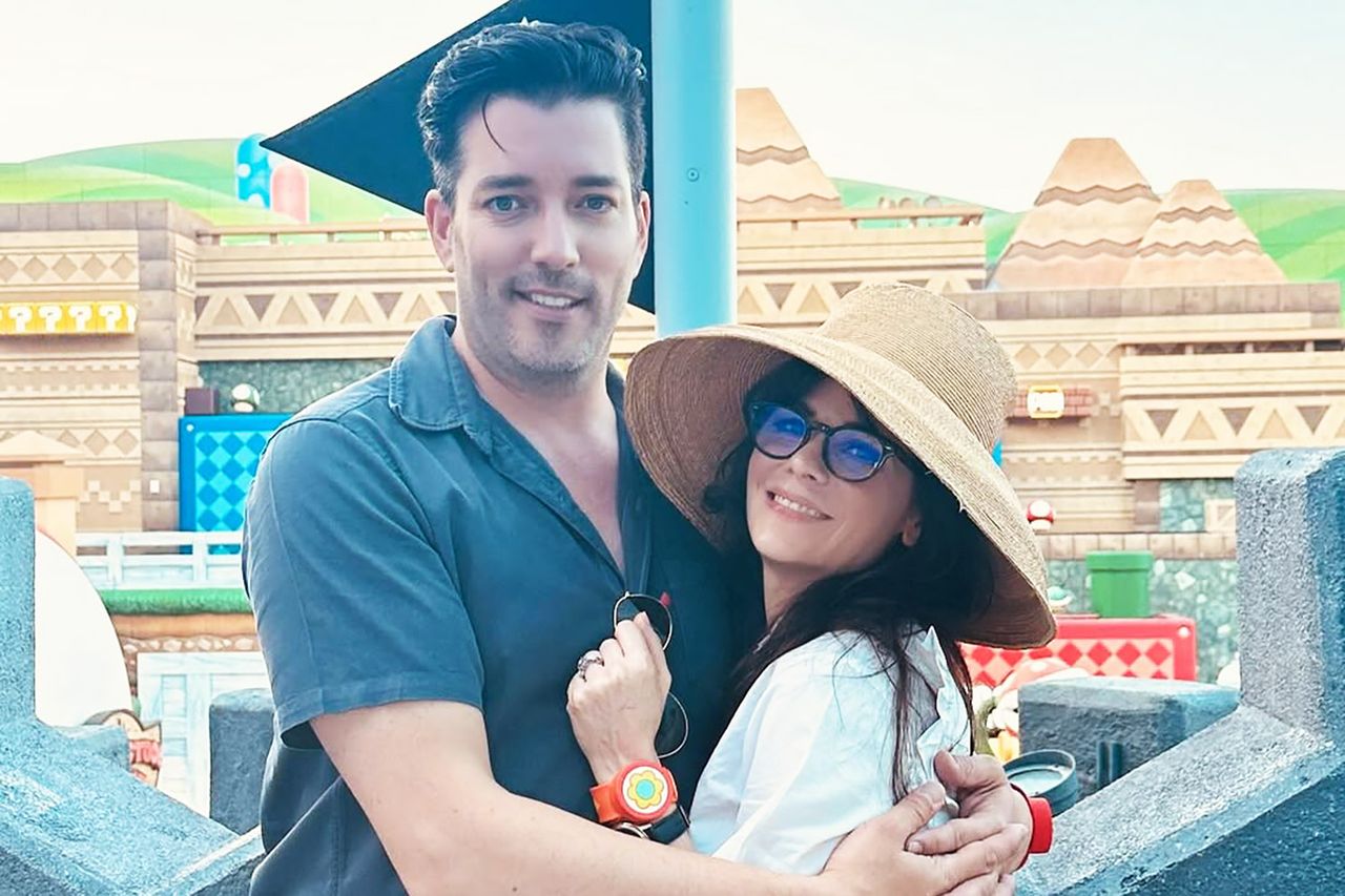 Jonathan Scott and Zooey Deschanel Jonathan Scott and Zooey DeschanelCredit: Zooey Deschanel/Instagram