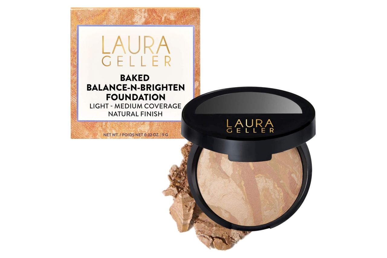 LAURA GELLER NEW YORK Award-Winning Baked Balance-n-Brighten Color Correcting Powder Foundation – Handmade in Italy – Buildable Coverage, Matte Finish – For Mature & Sensitive Skin – 03 Light Credit: Amazon