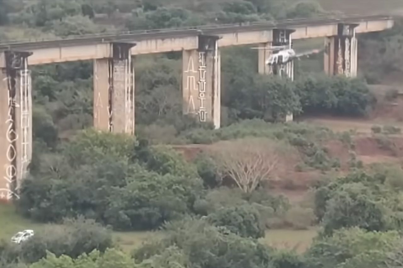 Woman, 21, dies after staff allegedly forget to attach rope during bungee jump in BrazilCredit: g1