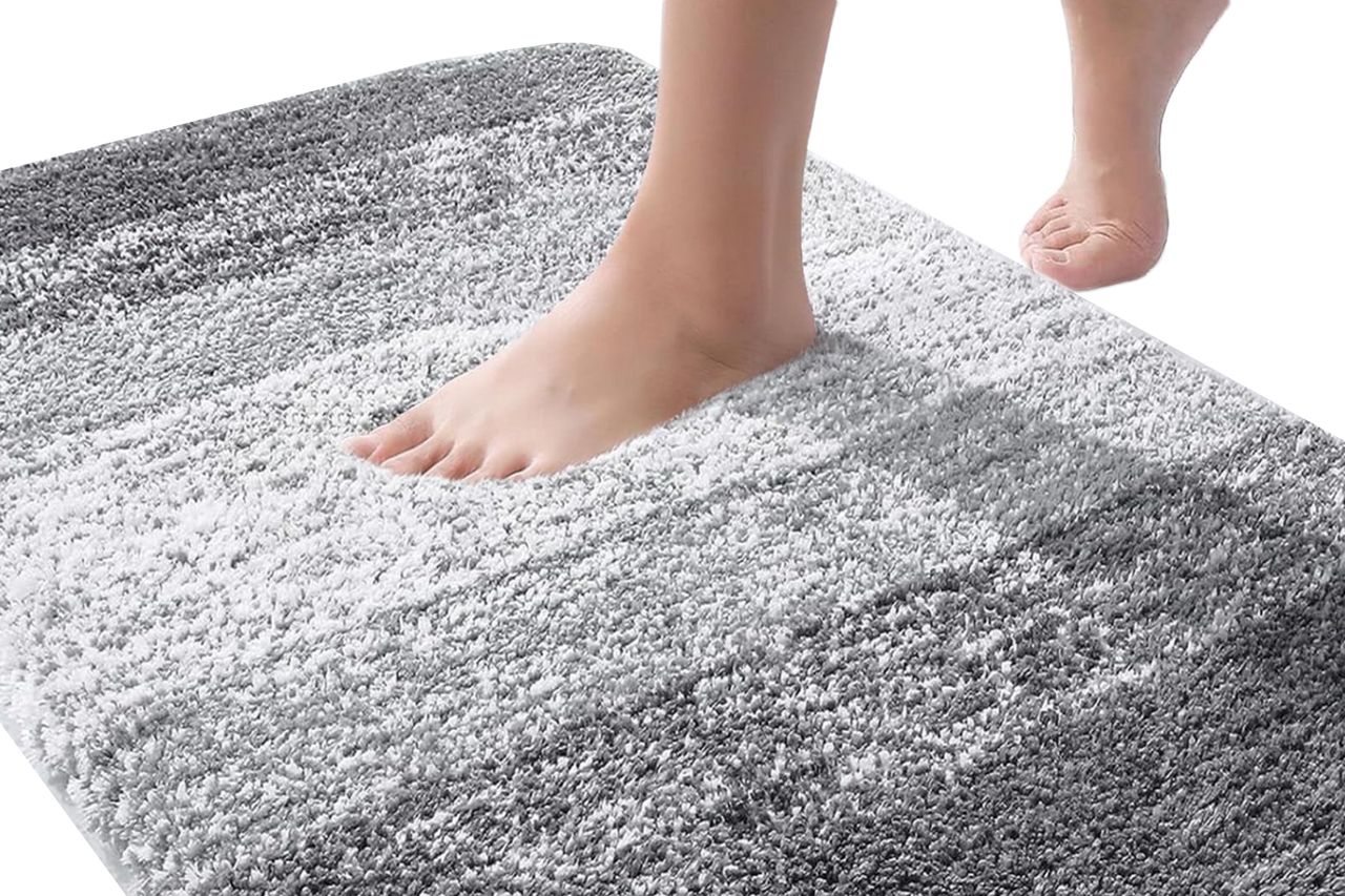 Olanly Bathroom Rugs Mat 30X20 Extra Soft Absorbent Microfiber Bath Rugs Credit: Amazon