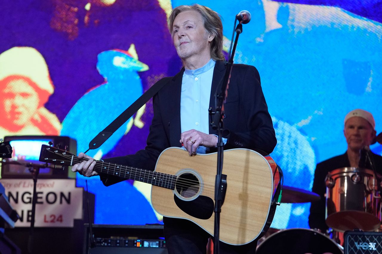 SATURDAY NIGHT LIVE -- Episode 1904 -- Pictured: Musical guest Paul McCartney performs Paul McCartney performs on 'Saturday Night Live' on May 16, 2026Credit: Lloyd Bishop/NBC via Getty