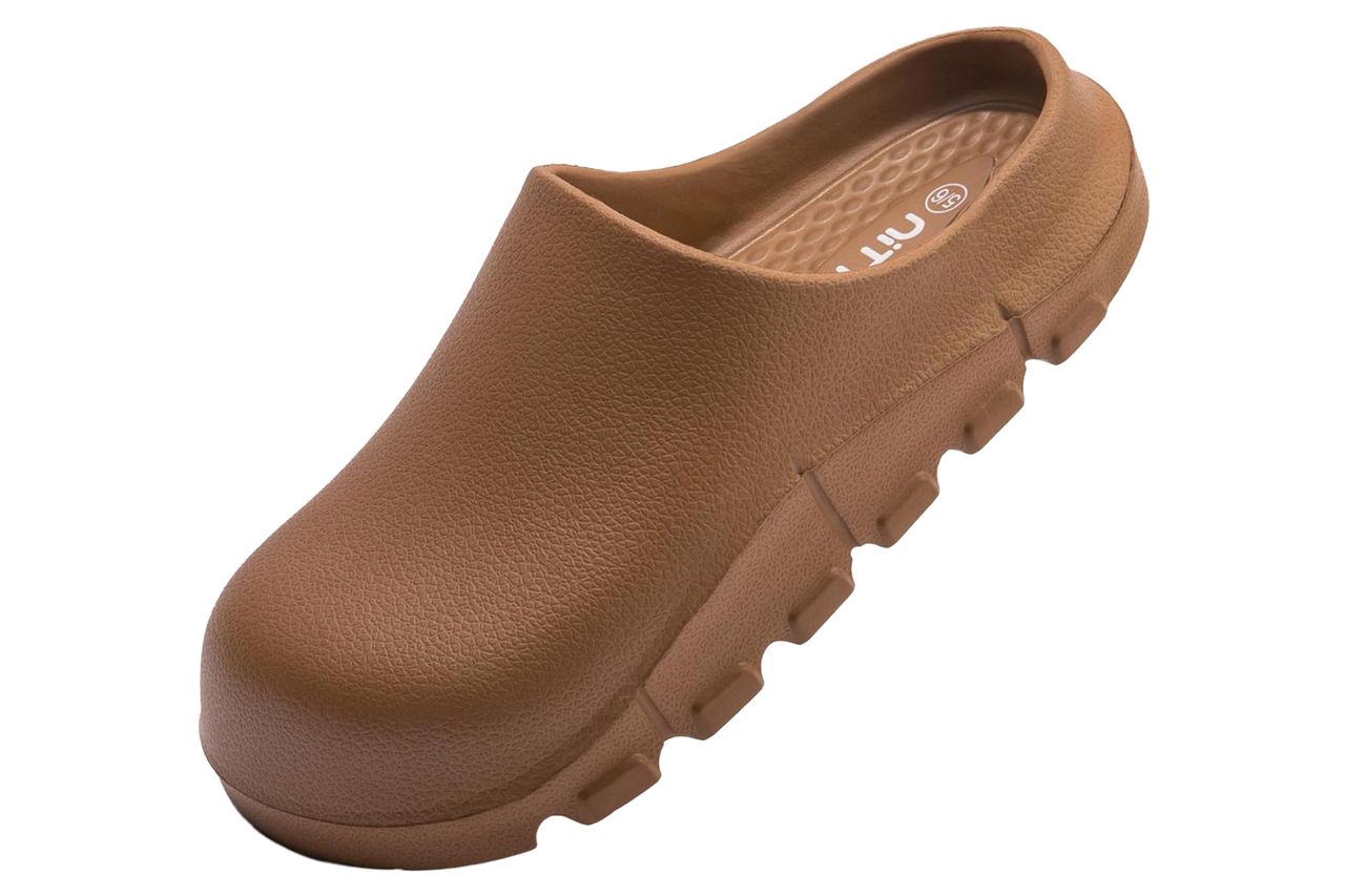 Women's Arch Support EVA Garden Shoes for Women - Comfort Waterproof Slip-on Outdoor Beach Mules Sandal Ladies Classic Closed Toe Clogs Credit: Amazon