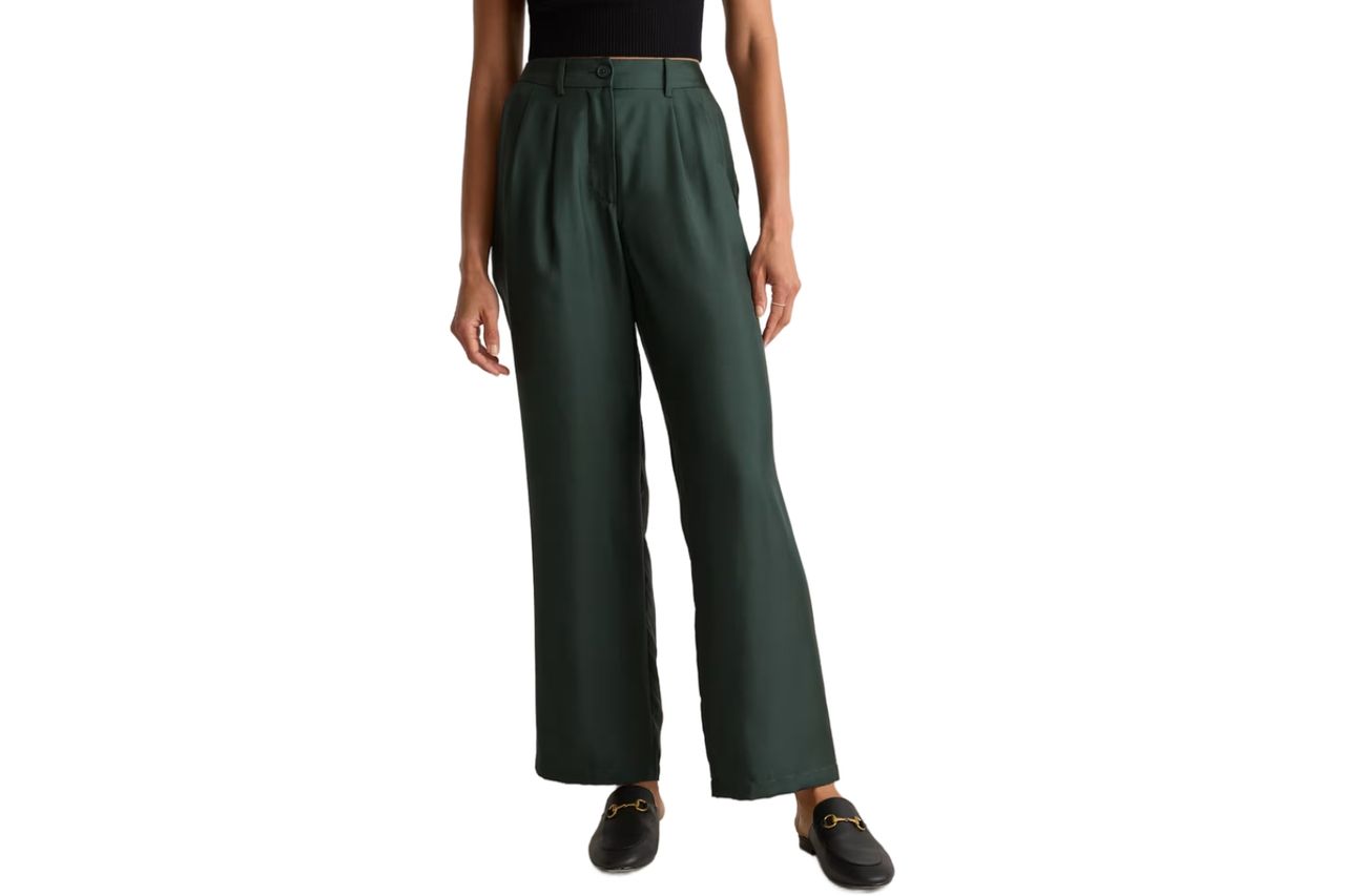 Silk Twill Trouser in Forest Green.jpg Credit: Quince