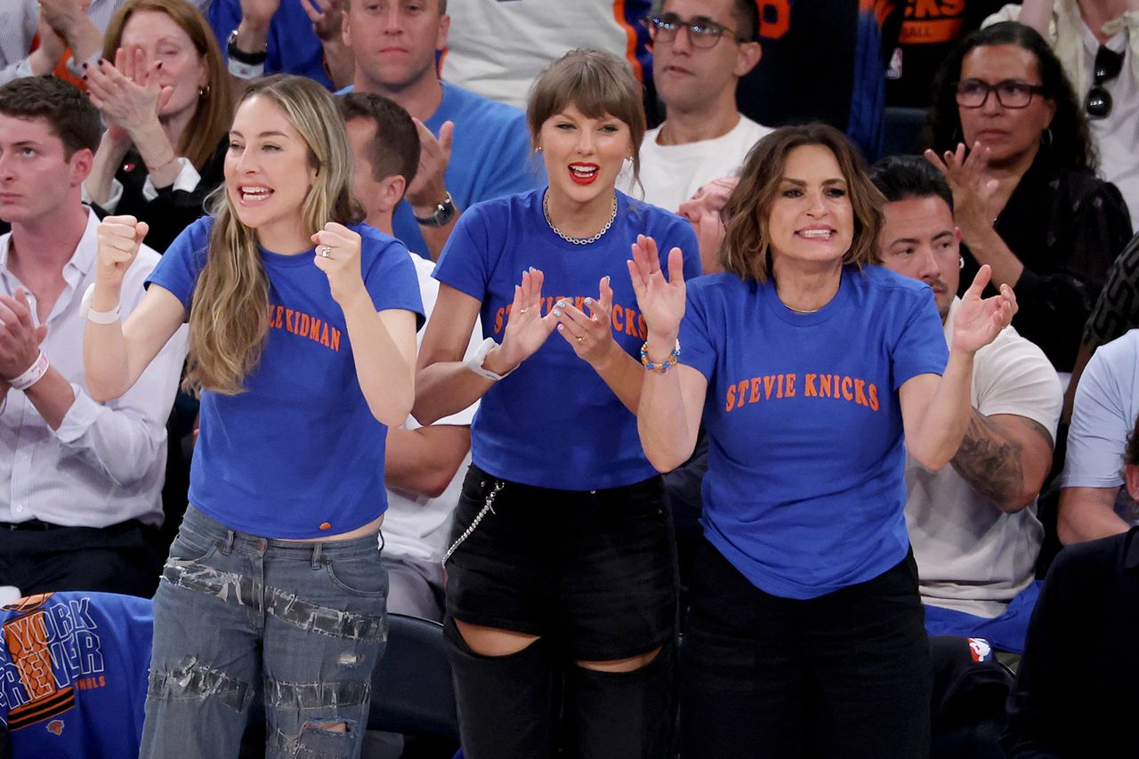 Este Haim, Taylor Swift, and Mariska Hargitay attend Game Four of the 2026 NBA Finals on June 10, 2026 in New York City.Credit: Al Bello/Getty