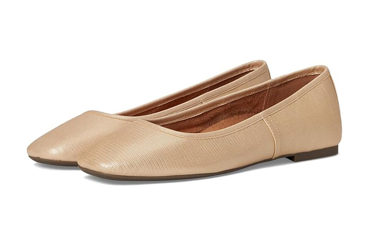 A pair of womens ballet flats with a sleek and simple design Credit: Amazon