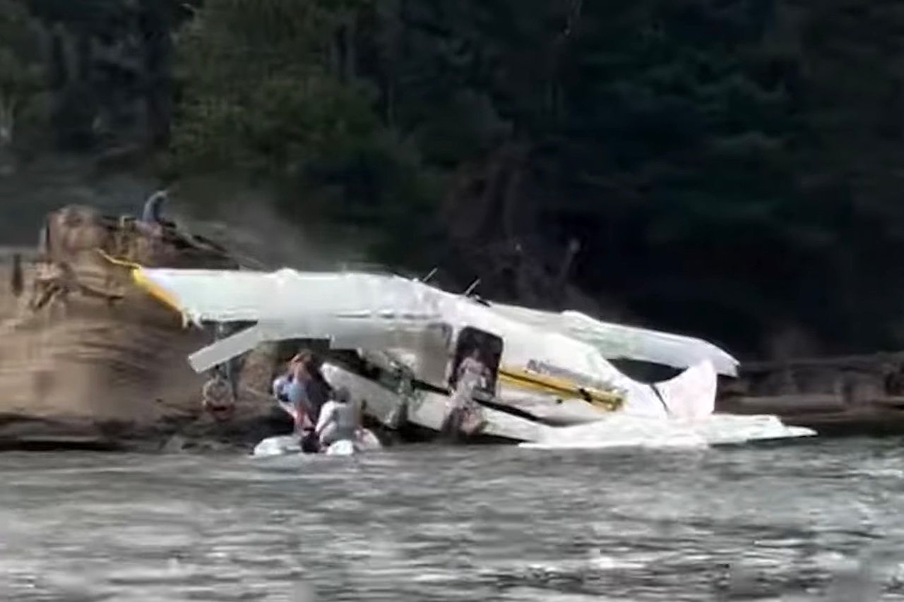 Survivors are seen getting out of the plane before it burst into flamesCredit: KING 5 Seattle/Youtube