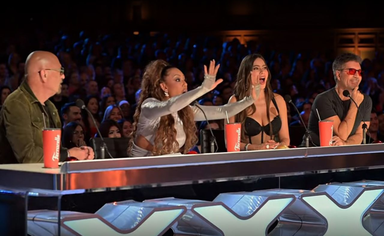 Howie Mandel, Mel B, sophia vergara, simon cowell Howie Mandel, Mel B, Sophia Vergara and Simon CowellCredit: NBC