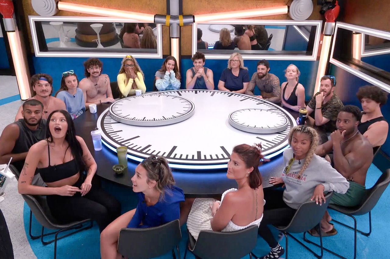 Ashley Trail, Yash Patel, Rome Seymour, Mallory Aurichio, Barrett Pfeiffer, LaTrice Verrett, Dee Valladares, Drew Campbell, Angela Murray, Kamu Kirk, Melody Morris, Devens, Jason De Puy, Chuk Anyanwu, Taylor Brown, Haley Thogmartin and Lyric Medeiros on Big Brother Season 28 (Clockwise): Ashley Trail, Yash Patel, Rome Seymour, Mallory Aurichio, Barrett Pfeiffer, LaTrice Verrett, Dee Valladares, Drew Campbell, Angela Murray, Kamu Kirk, Melody Morris, Devens, Jason De Puy, Chuk Anyanwu, Taylor Brown, Haley Thogmartin and Lyric MedeirosCredit: CBS