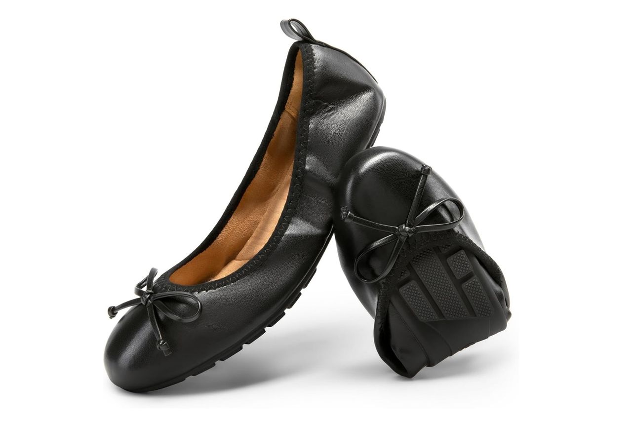 DREAM PAIRS Women's Flats, Foldable Ballet Flats Credit: Amazon