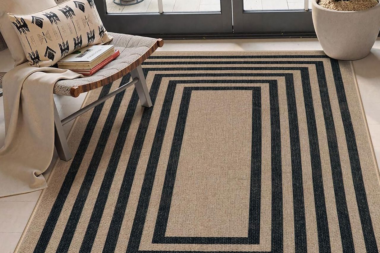 Lahome Modern Geometric Easy Jute Entryway Rug, Credit: Amazon