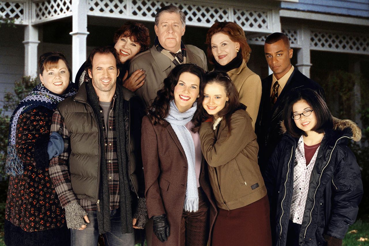 GILMORE GIRLS cast Gilmore Girls castCredit: Warner Bros. Television / Everett Collection