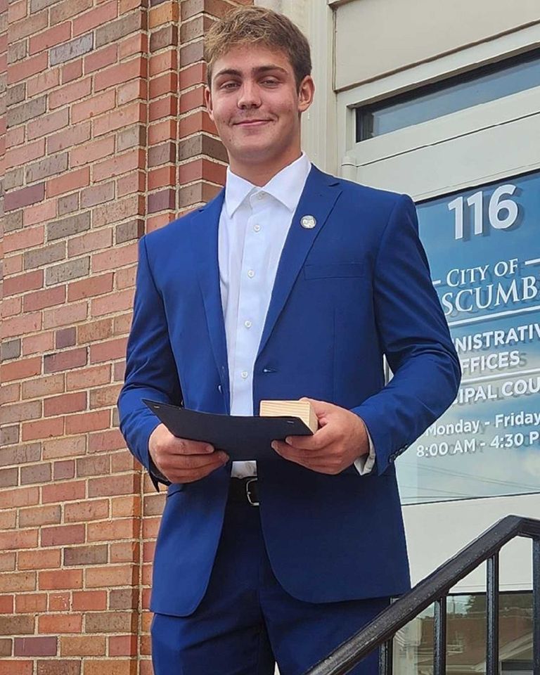 Alabama teen saves life of elderly woman with brain bleed Johnson ThompsonCredit: Courtesy of the Garner Family