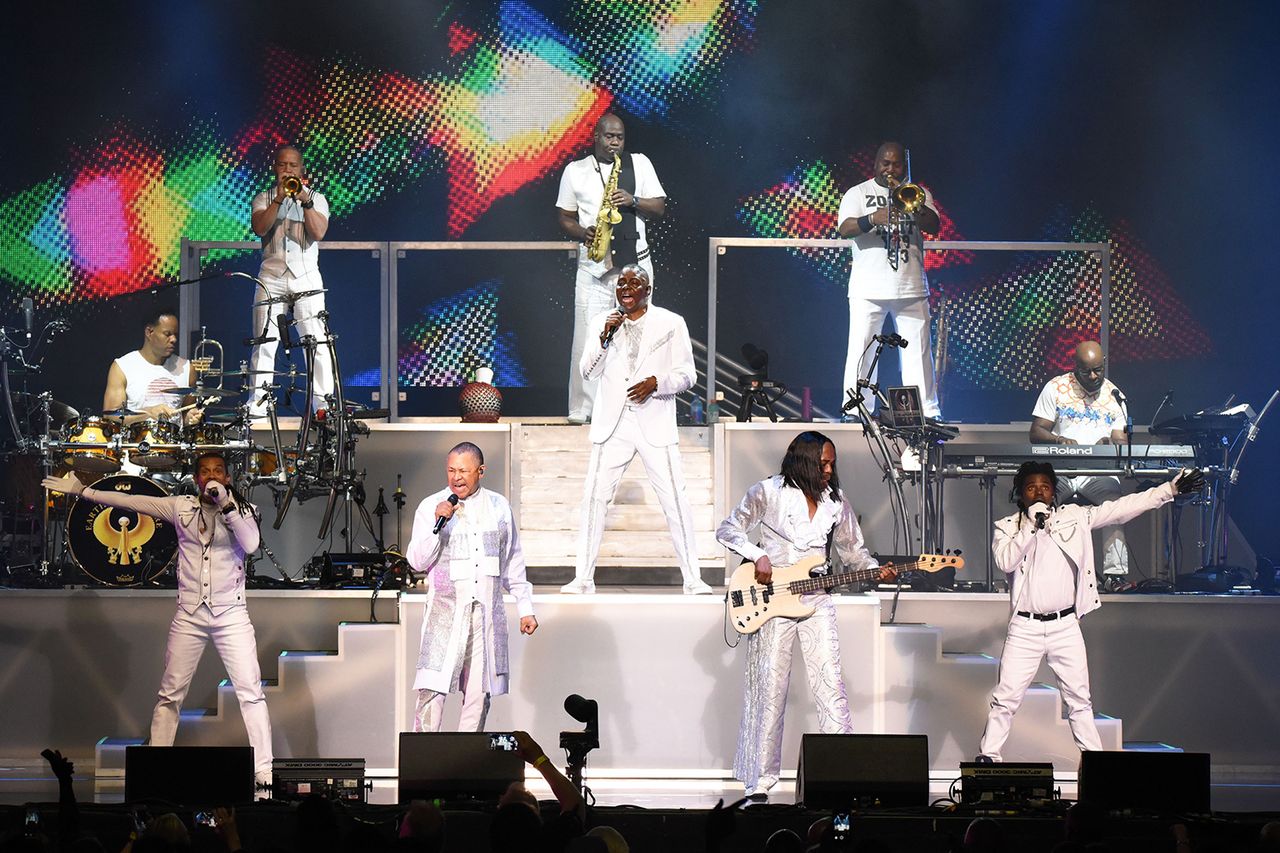 John Paris John Paris, B. David Whitworth, Robert Burns, Ralph Johnson, Gary Bias, Verdine White, Reggie Young, Philip Bailey, Jr., and Myron McKinley of Earth Wind & Fire on August 19, 2017 in GeorgiaCredit: Chris McKay/Getty