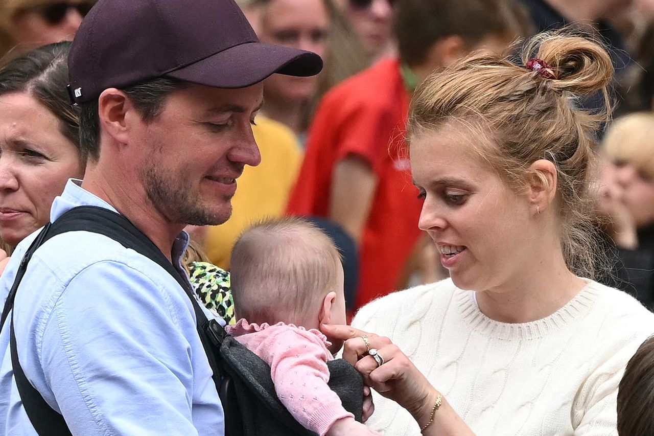 Britain's Princess Beatrice of York (C) her husband Edoardo Mozzi (CL) and children Sienna, Athena and Christopher joins fans lining the Mall waiting to greet the bus carrying the England women's national football team Beatrice, Edoardo Mozzi and daughter AthenaCredit: JUSTIN TALLIS/AFP via Getty