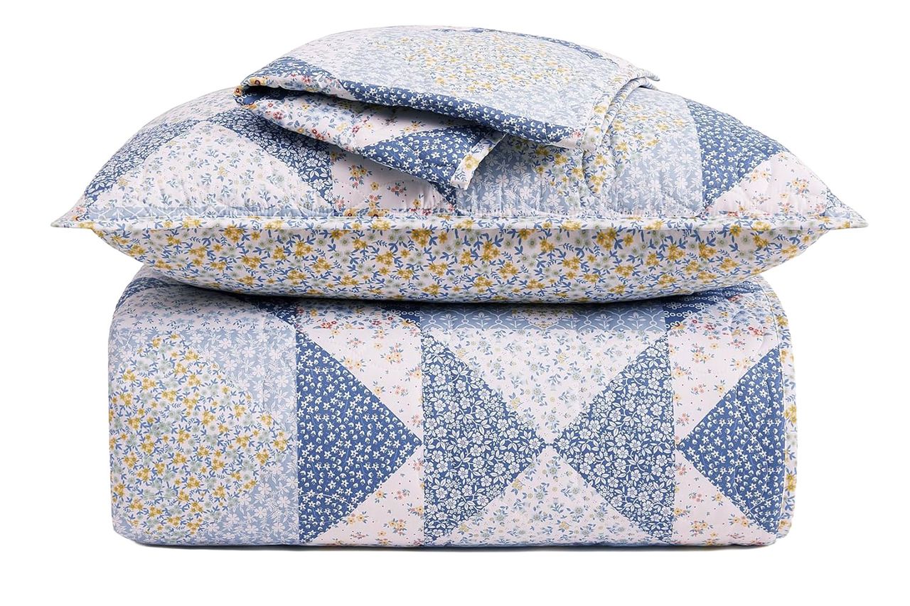 BLOOMHAVEN Quilt Set Queen Size, Patchwork Blue Marigold Floral Quilt Sets, Reversible Bedspread Lightweight and Breathable Credit: Amazon