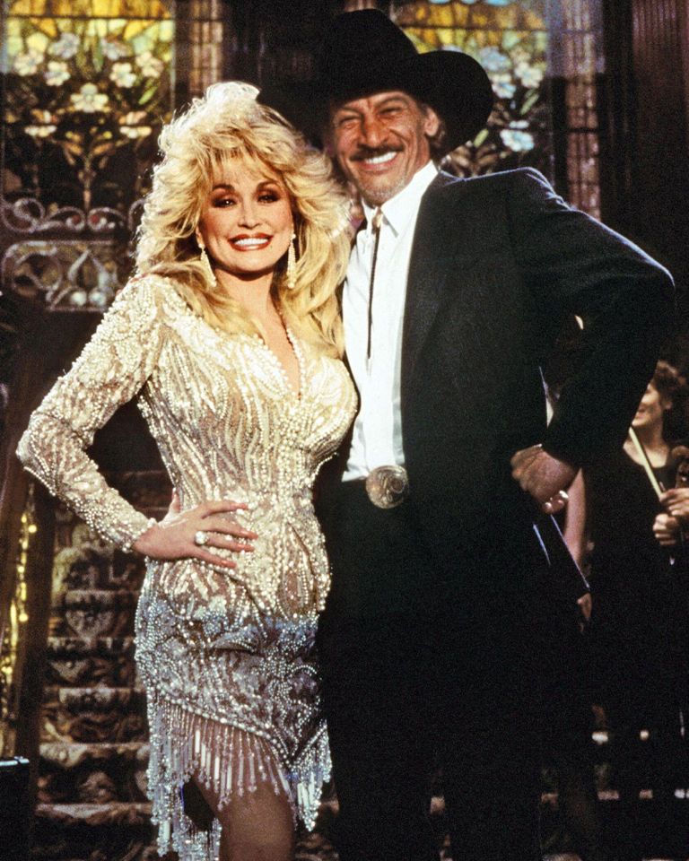 Dolly Parton & Jim Varney in ‘The Beverly Hillbillies’.Credit: 20TH CENTURY FOX/Alamy