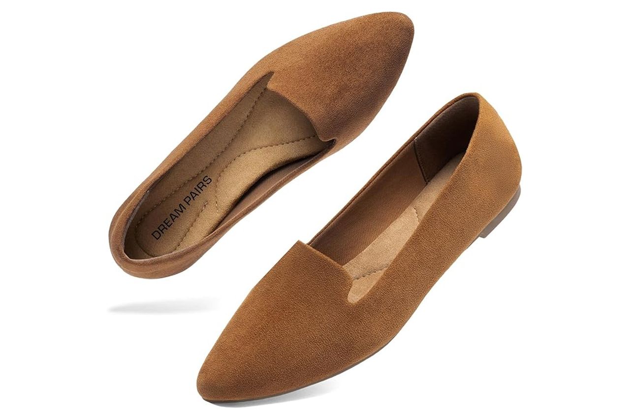 DREAM PAIRS Women's Pointed Toe Business Dressy Flats Credit: Amazon