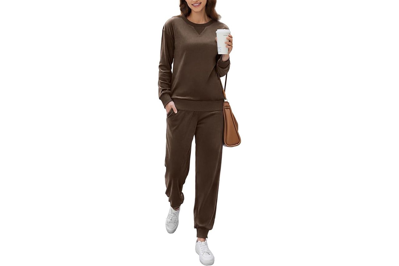 Ekouaer Womens Pajamas Sets Velvet Long Sleeve Jogger Pjs Soft Credit: Amazon