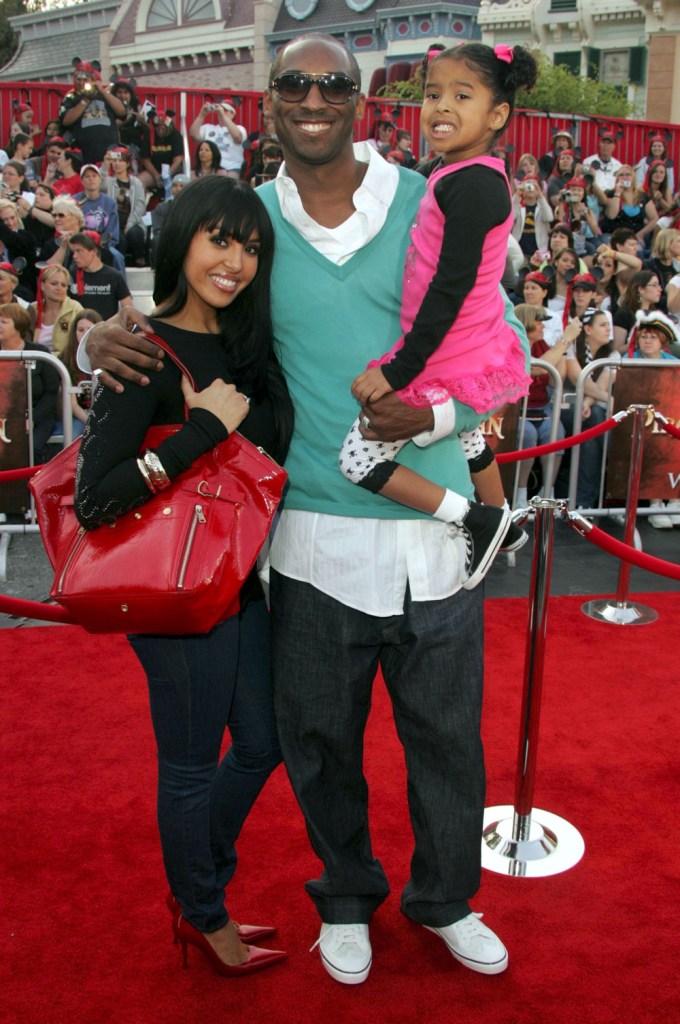 Kobe Bryant smiling with his wife Vanessa and daughter Natalia