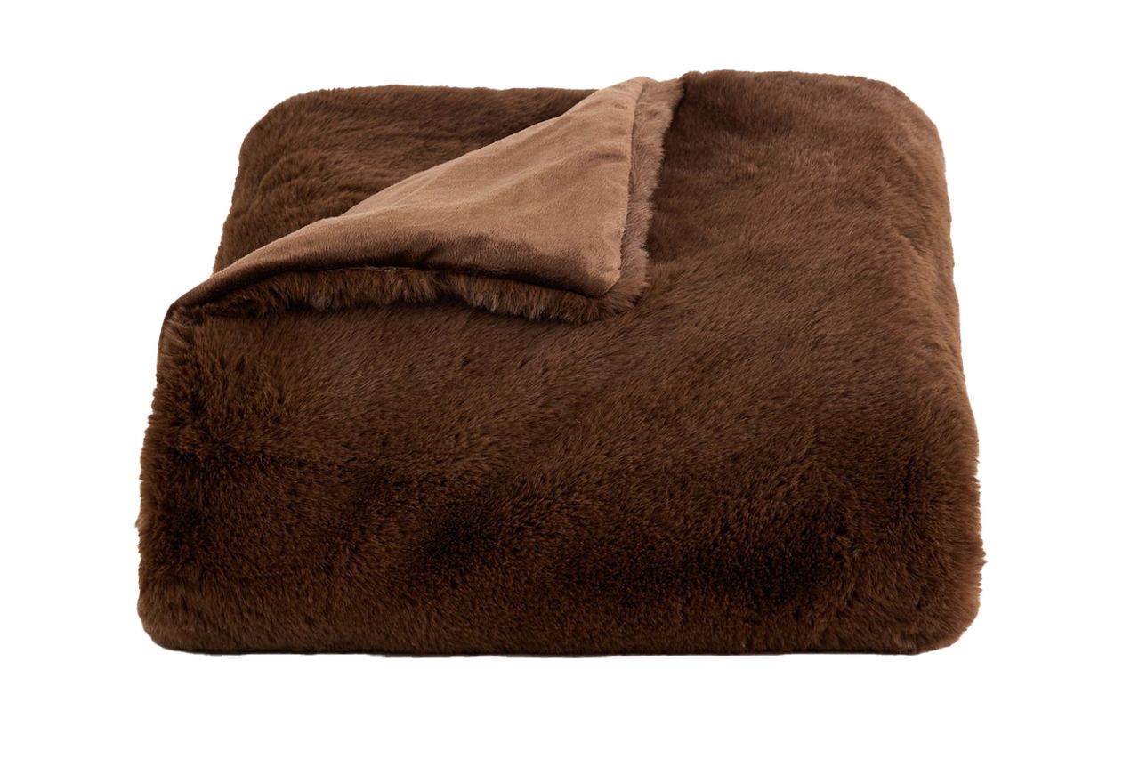 Quince Luxury Faux Fur Throw Credit: Quince