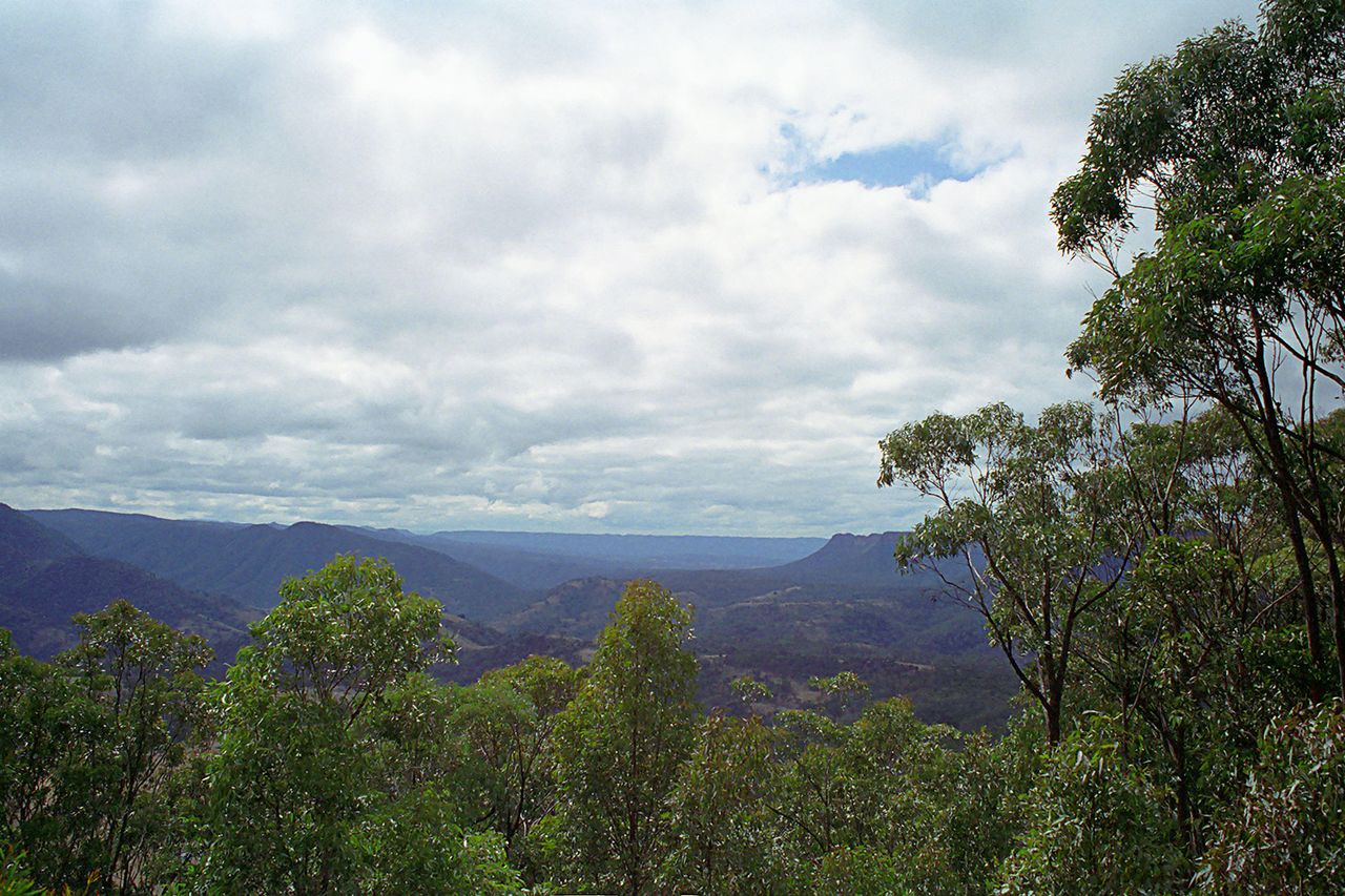 Spectacular view over Nattai National Park from Wollondilly Lookout on the Wombeyan Caves approach road, New South Wales, Australia Nattai National Park in New South Wales, Australia.Credit: Alamy