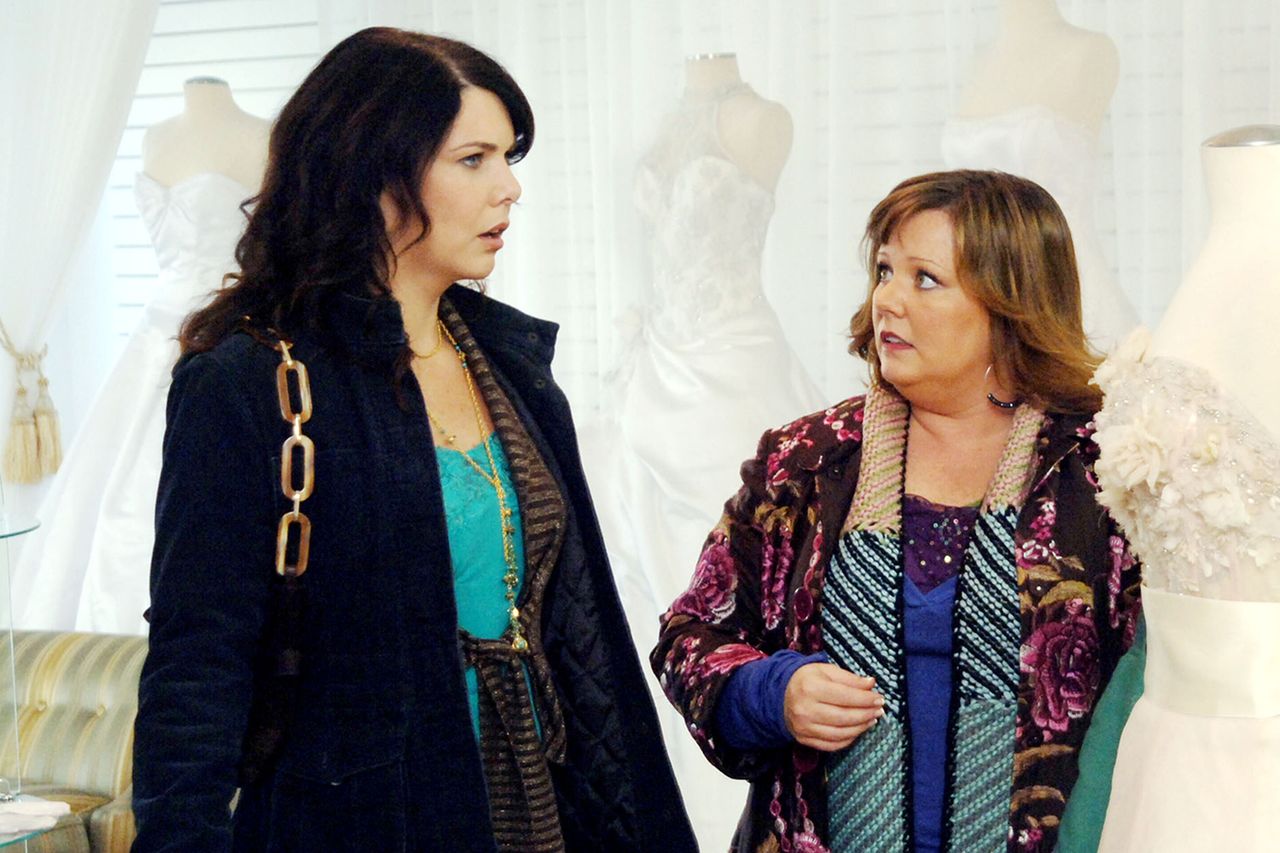 Lauren Graham, Melissa McCarthy, 'The Perfect Dress', (Season 6, aired January 10, 2006), 2000-2007, Lauren Graham (left) and Melissa McCarthy in ‘Gilmore Girls’Credit: Warner Bros./Courtesy Everett