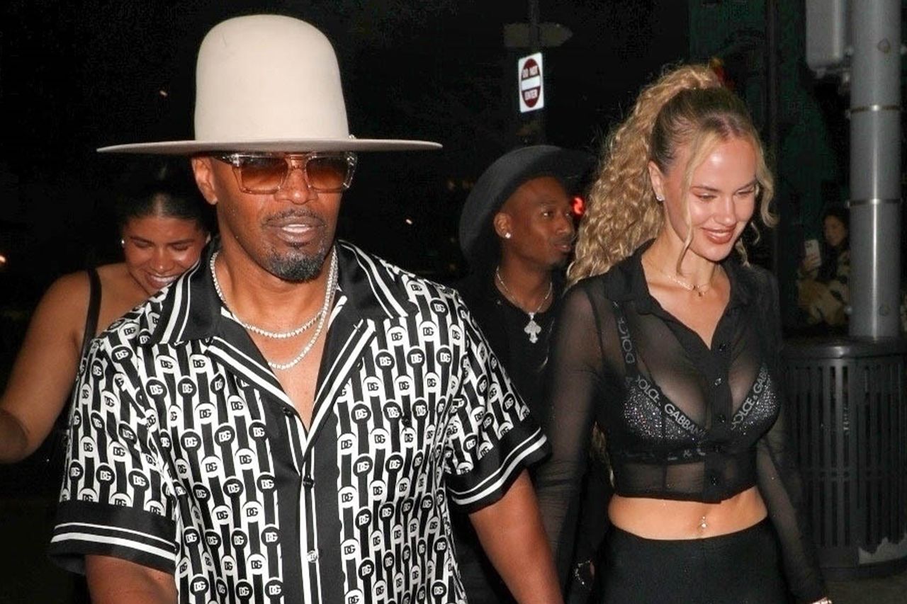 Jamie Foxx walks hand in hand with on again/off again girlfriend Alyce Huckstepp Jamie Foxx and Alyce HucksteppCredit: Shotgetter / BACKGRID