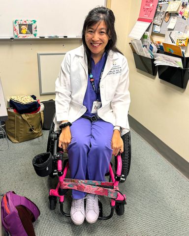 Doctor Paralyzed After Mountain Fall Returns to Practicing Medicine 2 Years Later: ‘I Feel Whole Again’ - Shirlee Xie Shirlee Xie at workCredit: Shirlee Xie