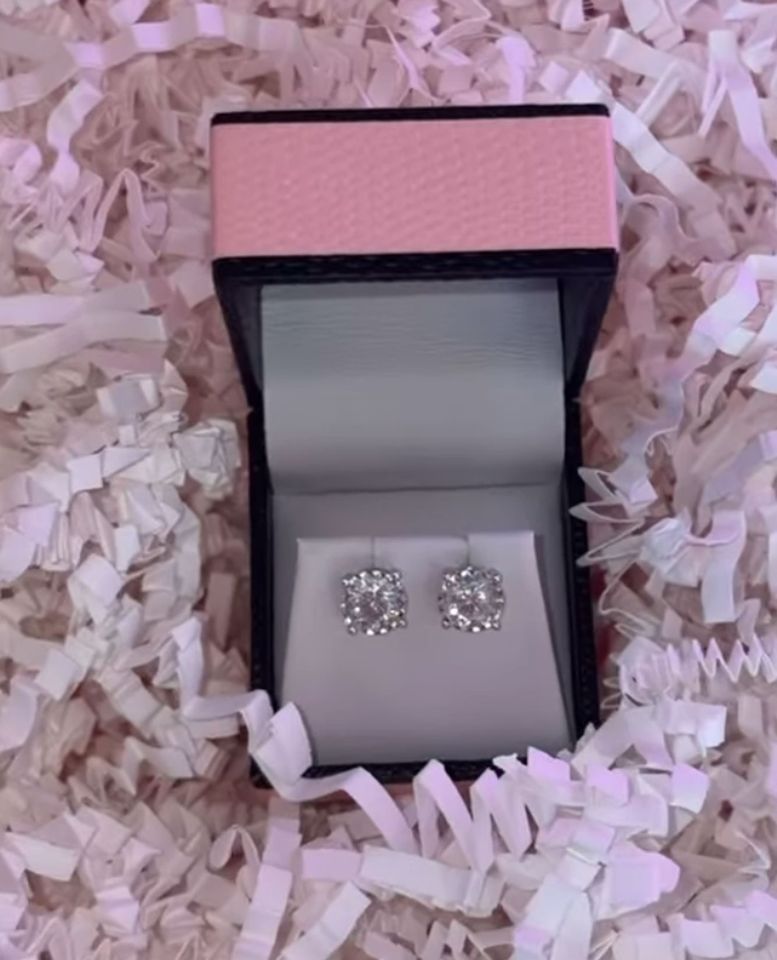Venezuela Fury shows off earrings she received from husband Noah PriceCredit: Venezuela Fury/Instagram