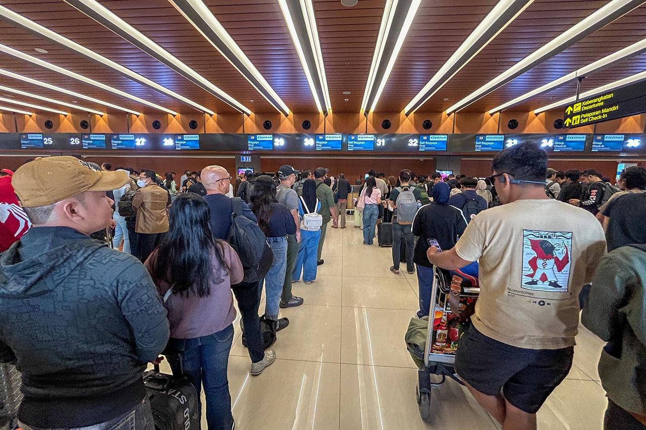 Citilink passengers queue for ticket refunds after their flights were cancelled on safety grounds following volcanic ash from the eruption of Mount Anak Krakatau, at Terminal 1C of Soekarno-Hatta International Airport in Tangerang, Indonesia, September 6, 2026. Citilink passengers queue for ticket refunds after their flights were canceled following the eruption of Mount Anak Krakatau in Indonesia on Sept. 6, 2026Credit: Firdaus Wajidi/Anadolu via Getty