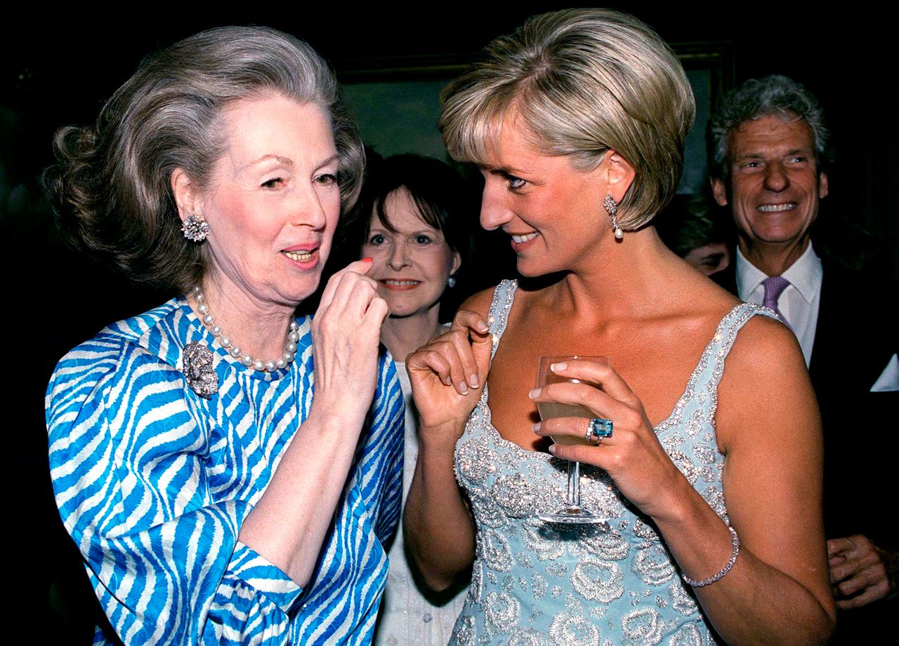 LONDON, UNITED KINGDOM - JUNE 02: Princess Diana Talking With Raine, Comtesse De Chambrun (previously Her Stepmother, Countess Raine Spencer) At A Private Viewing And Reception At Christies Of Dresses Worn By The Princess That Are For Auction To Raise Money For The Aids Crisis Trust And The Royal Marsden Hospital Cancer Fund. (Photo by Tim Graham/Getty Images) Raine Spencer (left) and her stepdaughter Princess Diana in an undated photo.