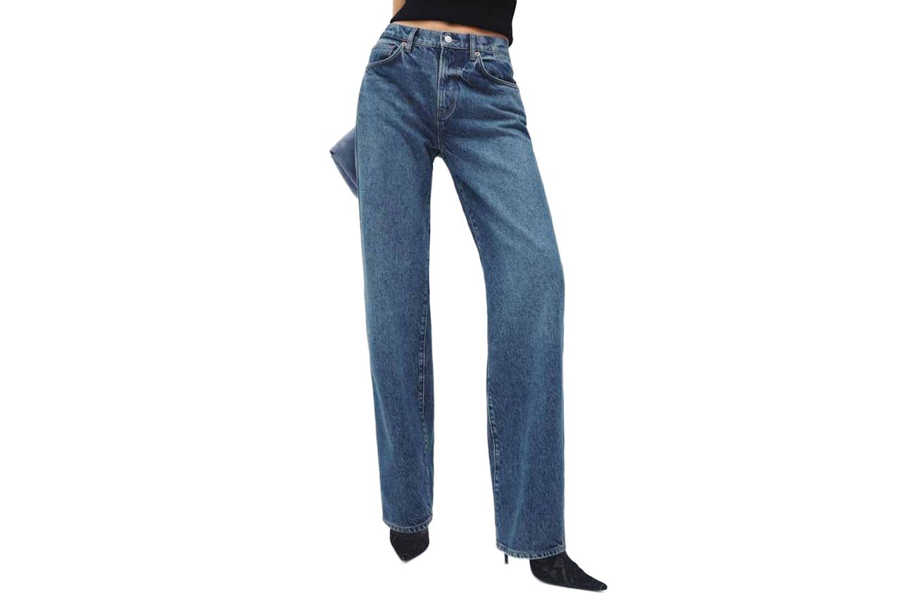 Reformation VAL 90s Mid Rise Straight Jeans Credit: Reformation
