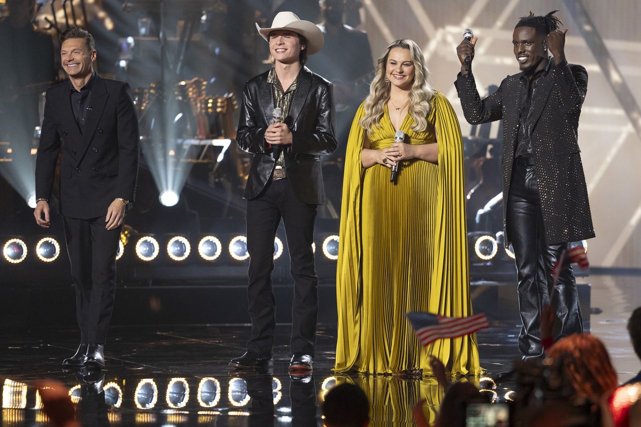 AMERICAN IDOL: RYAN SEACREST, JOHN FOSTER, BREANNA NIX, JAMAL ROBERT Ryan Seacrest with John Foster, Breanna Nix, and Jamal Robert on ‘American Idol’Credit: Christopher Willard/Disney via Getty