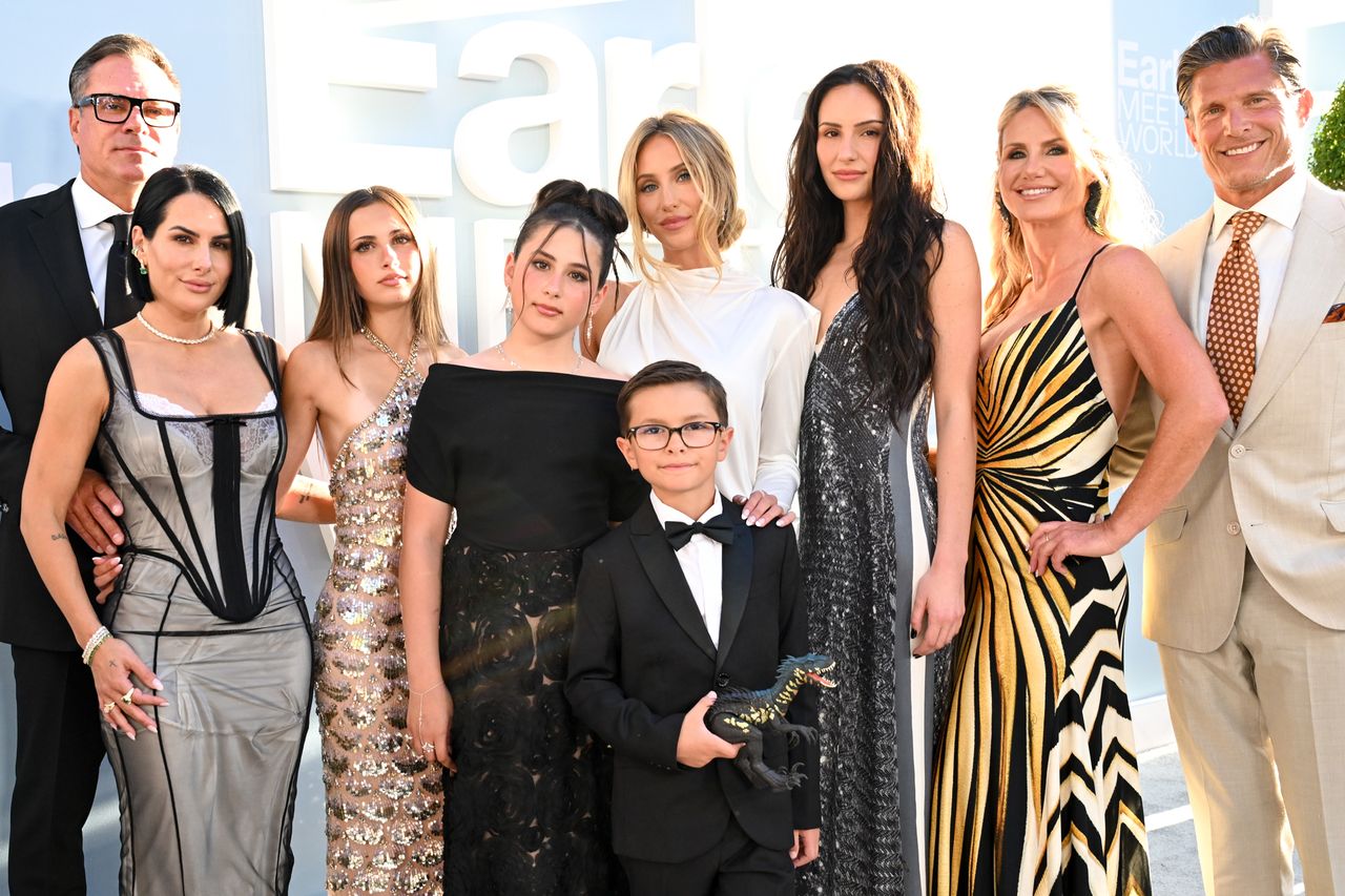 Thomas Earle, Ashley Earle, Penelope Earle, Alix Earle, Ashtin Earle, Alisa Earle and Todd Galski at Netflix's Thomas Earle, Ashley Earle, Penelope Earle, Alix Earle, Ashtin Earle, Alisa Earle and Todd GalskiCredit: Gilbert Flores/Variety via Getty