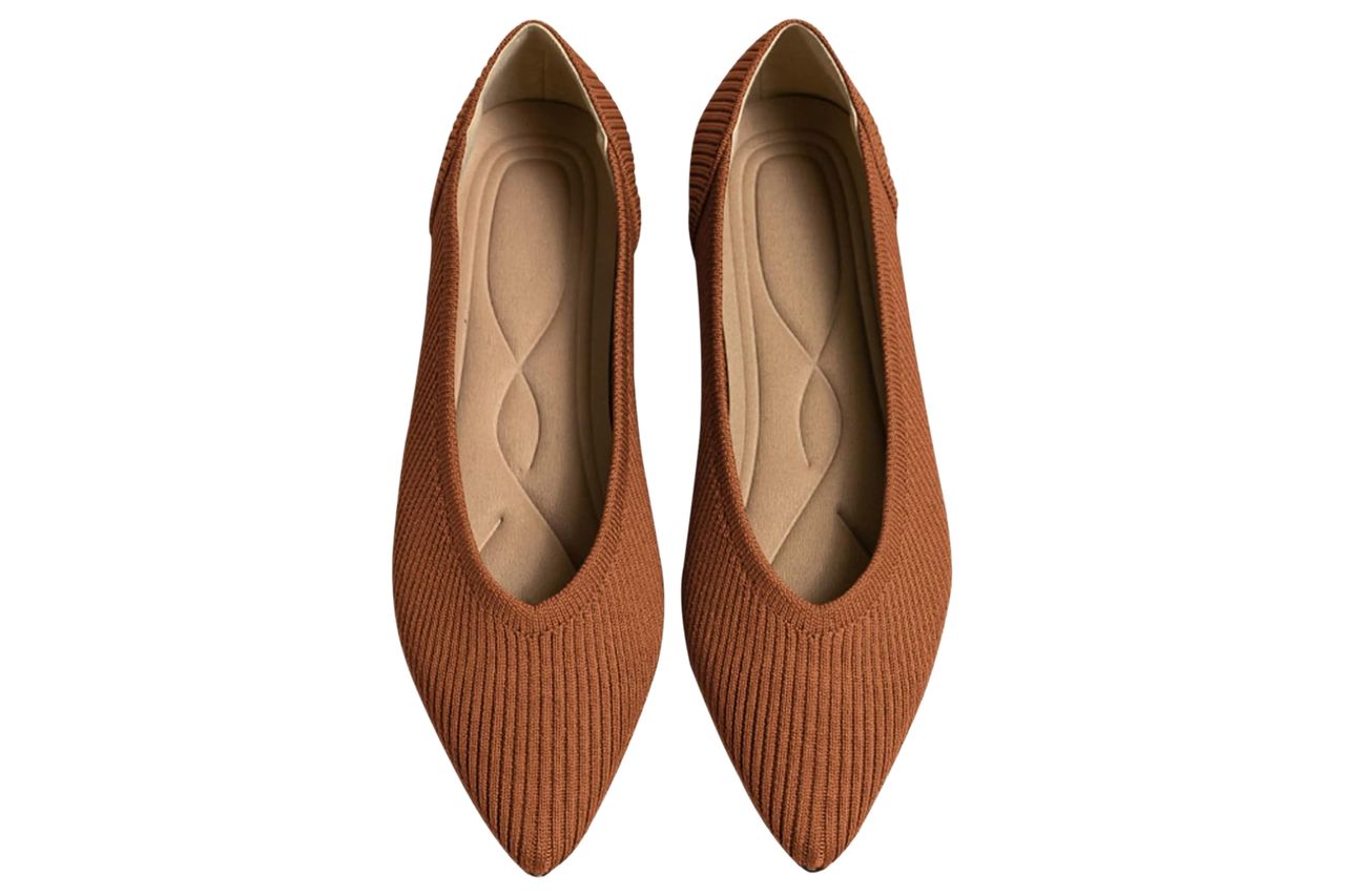 TINGRISE Women's Flats Shoes Pointed Toe Knit Ballet Comfortable Dressy Slip On Flat Credit: Amazon